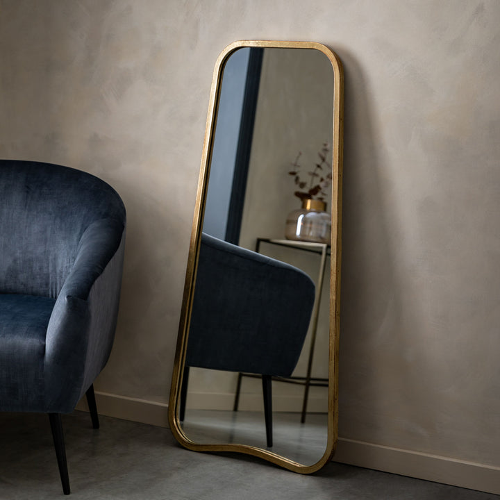 Kurva Leaner Mirror