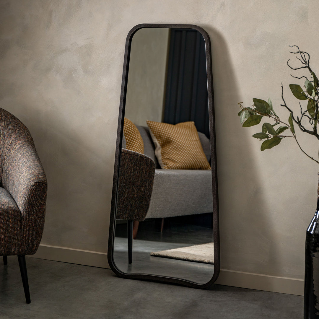 Kurva Leaner Mirror