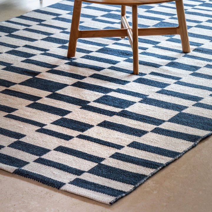 Kingston Jacquard Rug Blue - TheArtistsQuarter