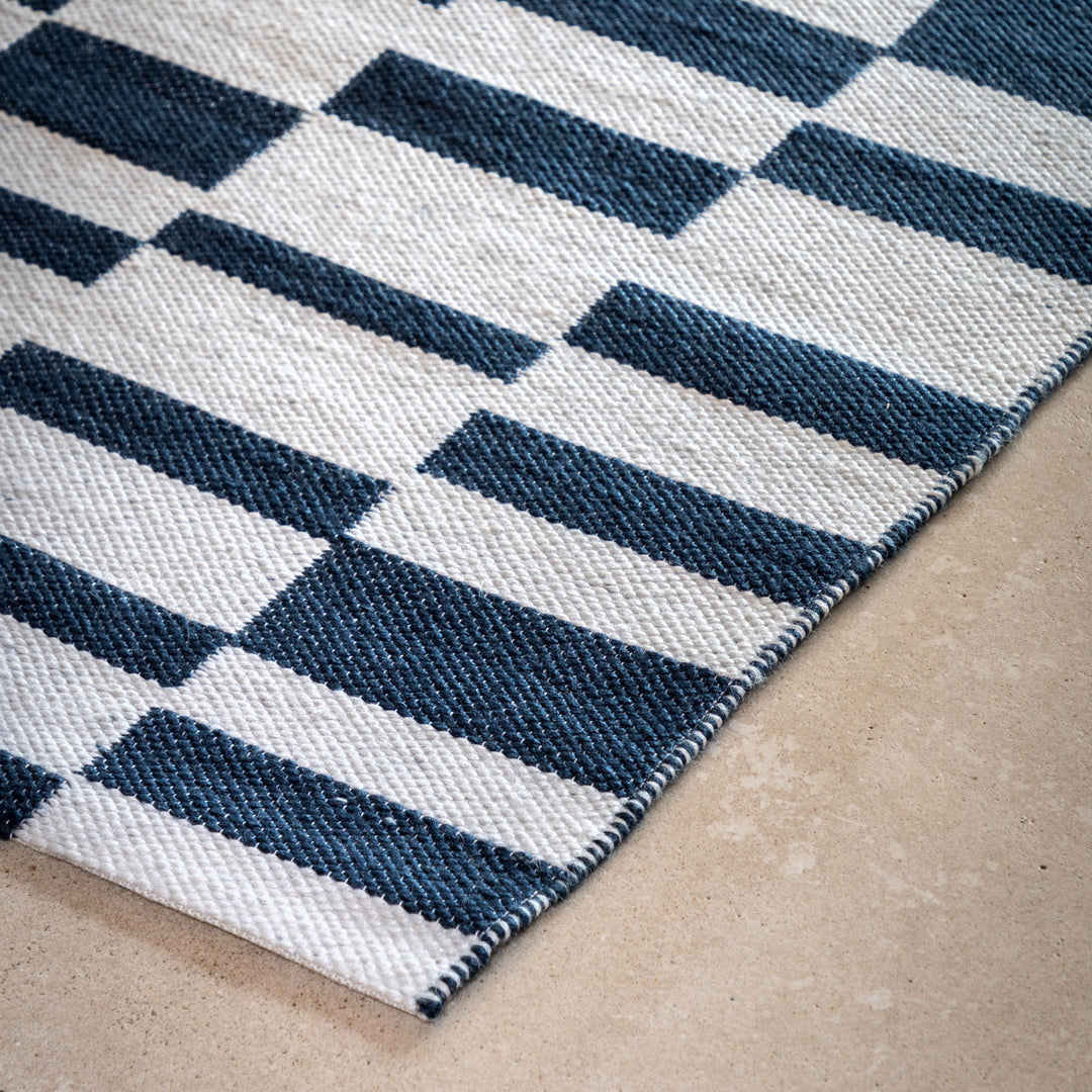 Kingston Jacquard Rug Blue - TheArtistsQuarter