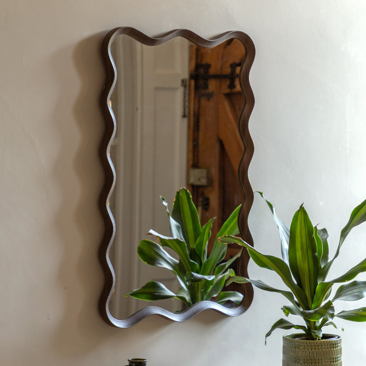 Wiggle Mirror - TheArtistsQuarter